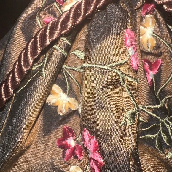 HANDMADE DRAWSTRING SILK JEWELRY POUCH /EMBROIDERY DESIGNS - Picture 2 of 5